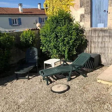 Holiday home De L'hortensia-charmante Au Calme
